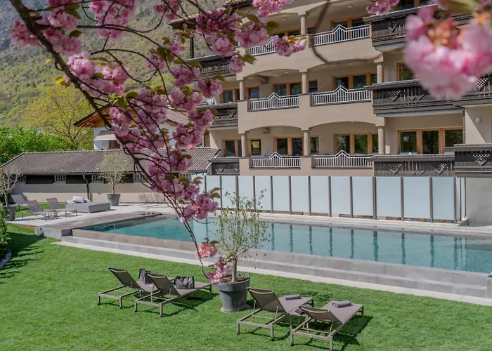 Hotels in Tschars