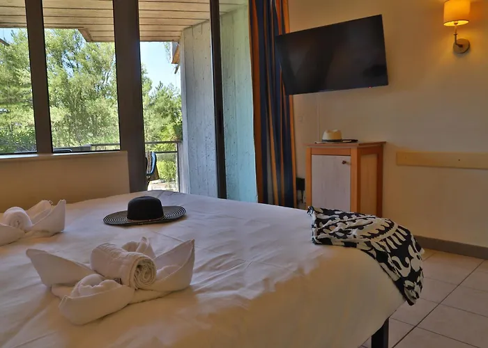 Grospierres Hotels