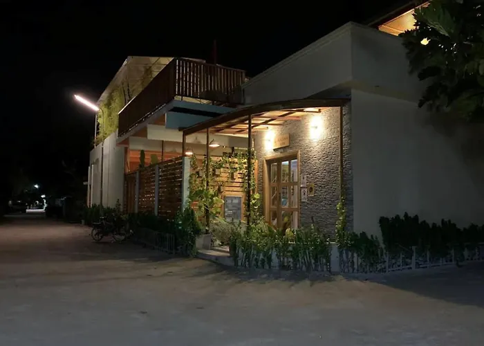 Thulusdhoo Hotels