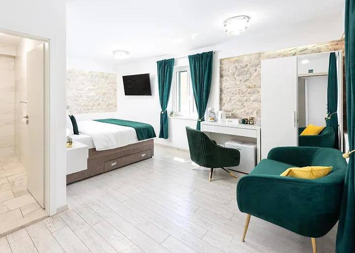 Lions Heritage Rooms Split