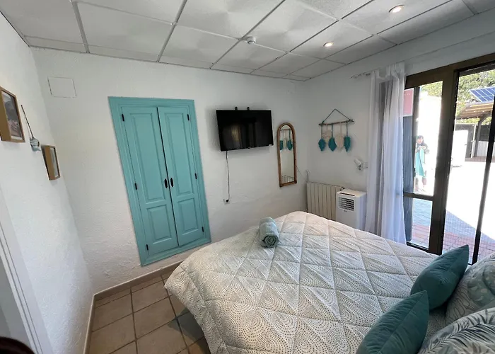 Bed and Breakfast La Puerta Azul Jávea