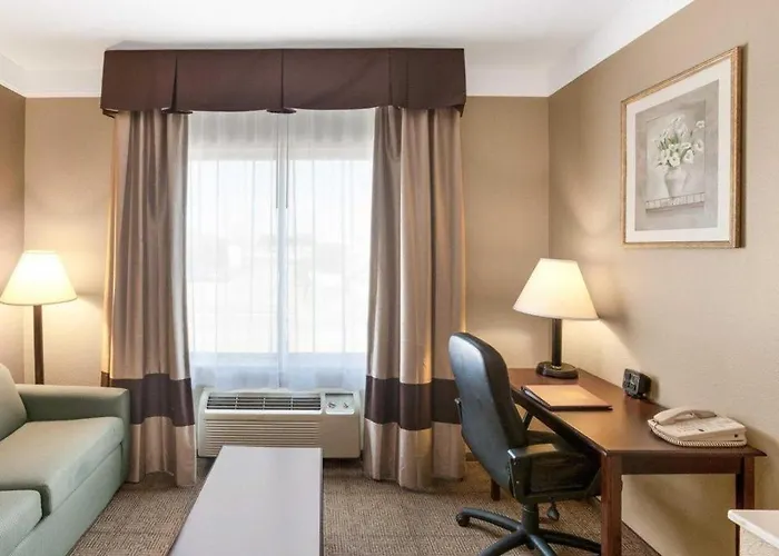 Comfort Suites Plainview