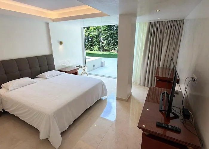 Theoxenia House Hotel