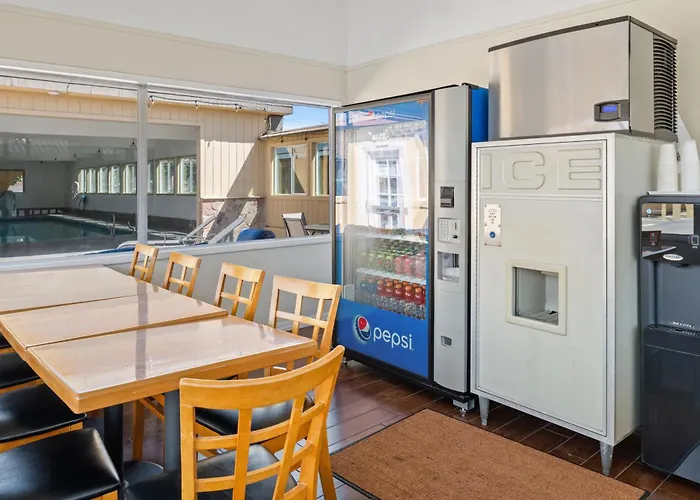 El Castell Motel Monterey