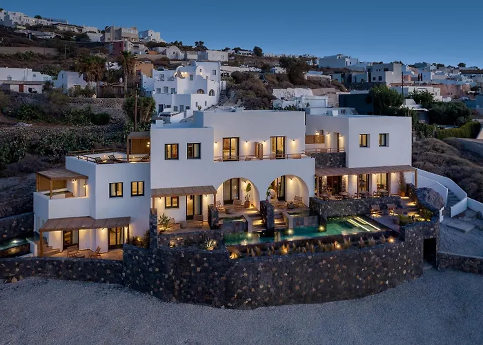 Oia (Santorini) Hotels With Pool