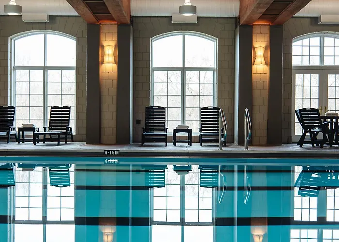 Nebraska City Hotels With Pool