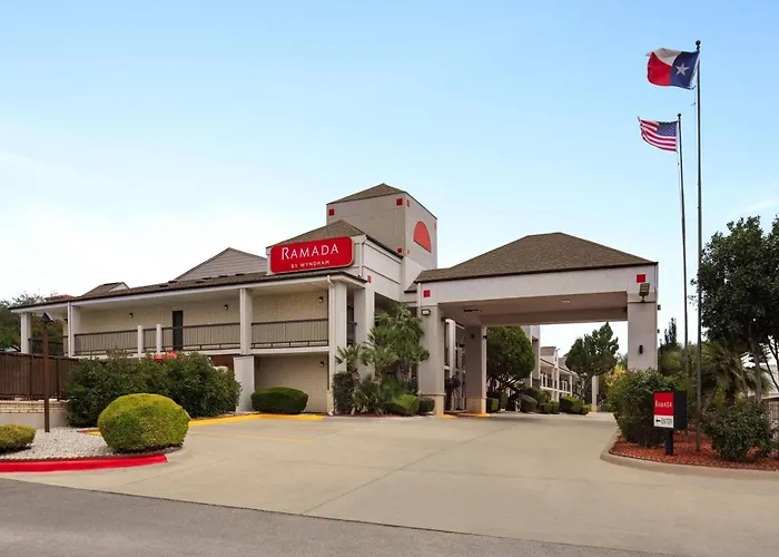 Ramada By Wyndham San Antonio Near Seaworld - Lackland Afb