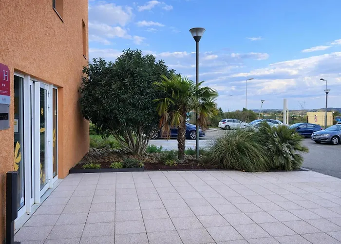 Hotel HubOne3 Istres