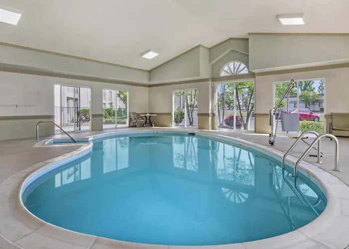 Best Western Plus Inn At Valley View Roanoke