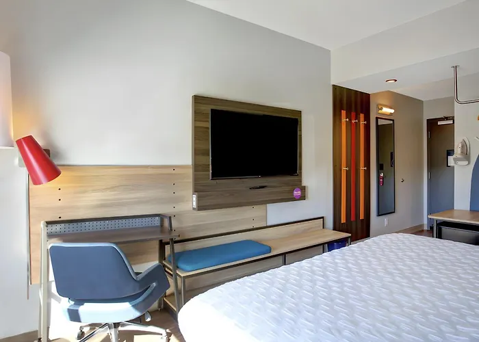 Monroe Hotels