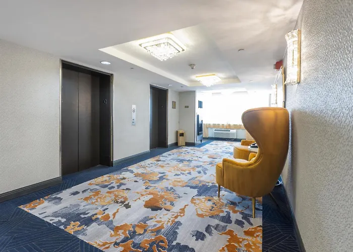 New Carrollton Hotels