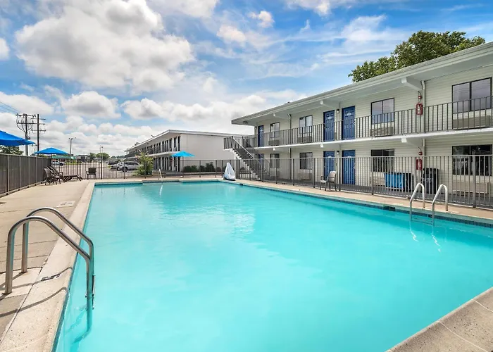 Travelodge By Wyndham Norfolk Airport