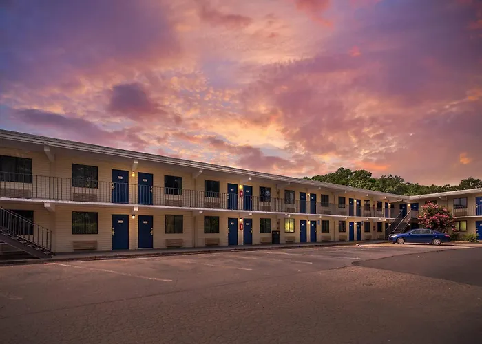 Travelodge By Wyndham Norfolk Airport