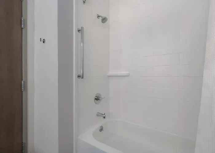 Holiday Inn Express & Suites Alexandria By Ihg