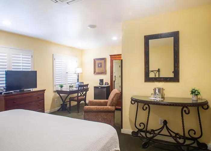 Castillo Inn At The Beach