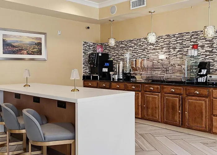Best Western Plus Hannaford Inn & Suites Kenwood