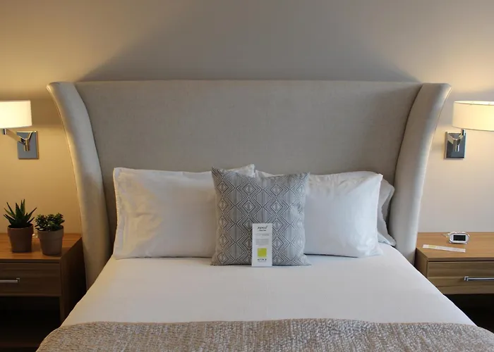 Hotels in Edina