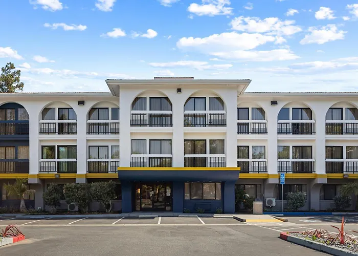 Mountain View Hotels
