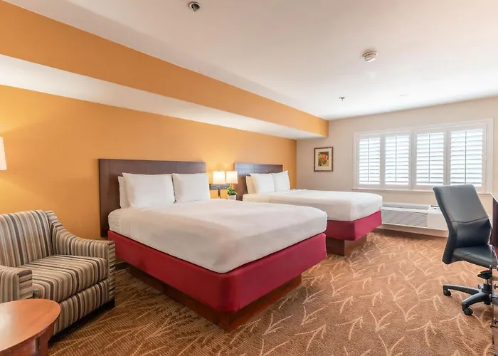 Sacramento Hotels With Pool