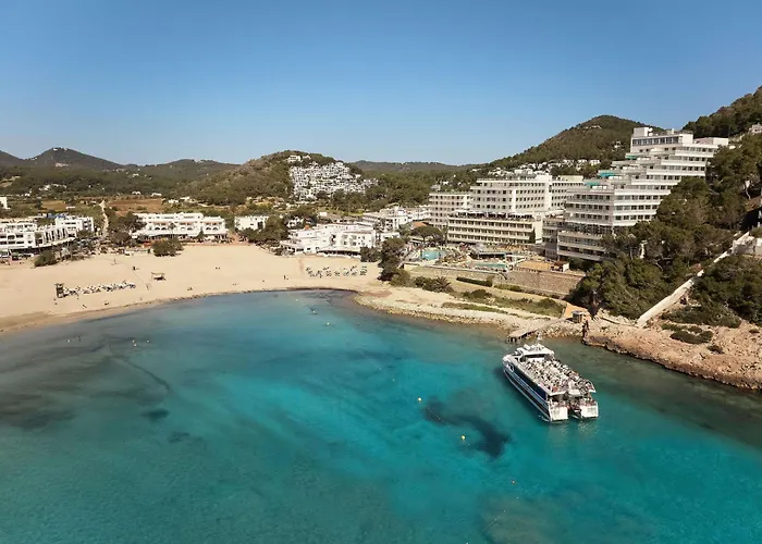 Hotel a Cala Llonga (Ibiza)