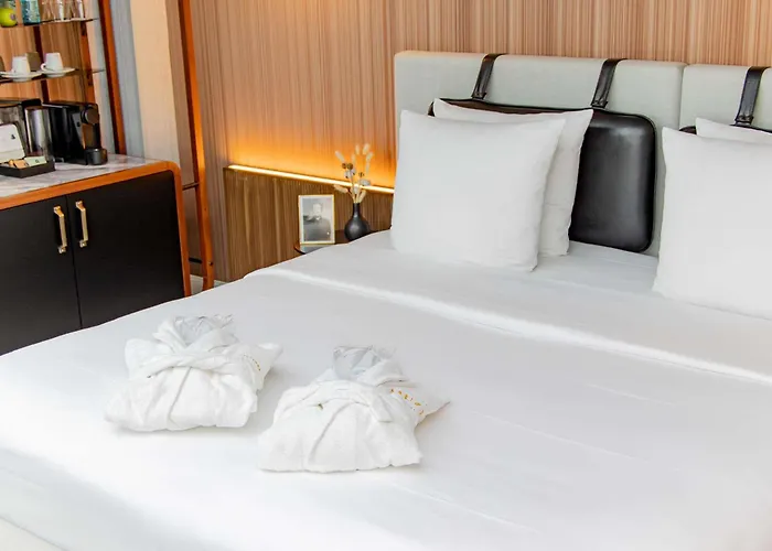MUZE Hotel Dusseldorf - Handwritten Collection