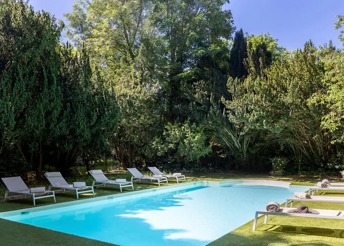 Varennes-Jarcy Hotels