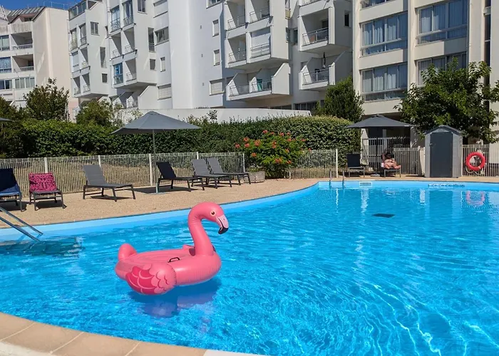 Résidence avec Piscine face au port 200m plage La Rochelle 