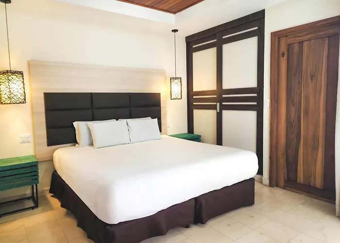 Chitre Hotels
