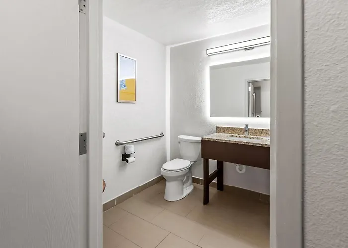 Laurinburg Hotels