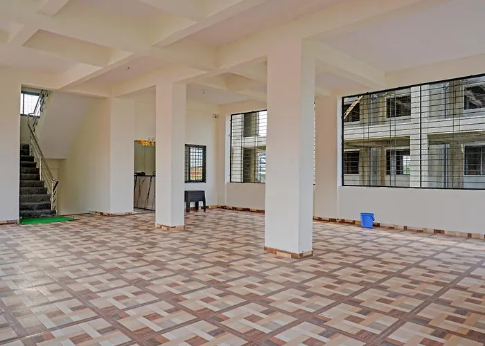 Jadhavwadi Hotels