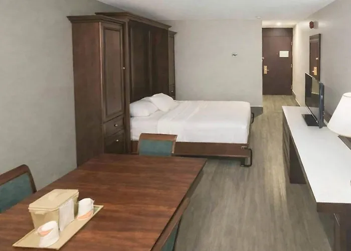 Quality Inn & Suites Gatineau
