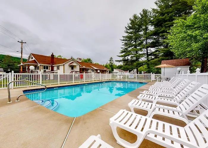 Lincoln Hotels With Pool
