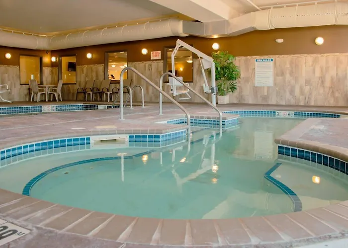 Grand Forks Lodge And Suites