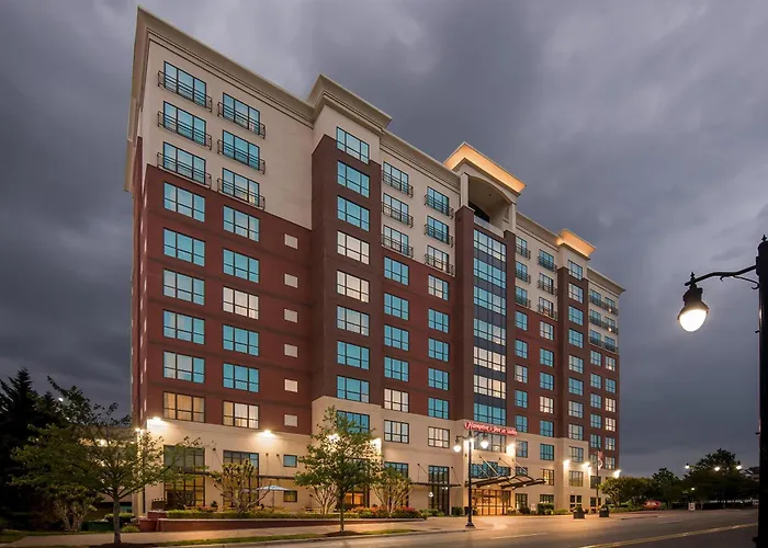 National Harbor Hotels With Pool