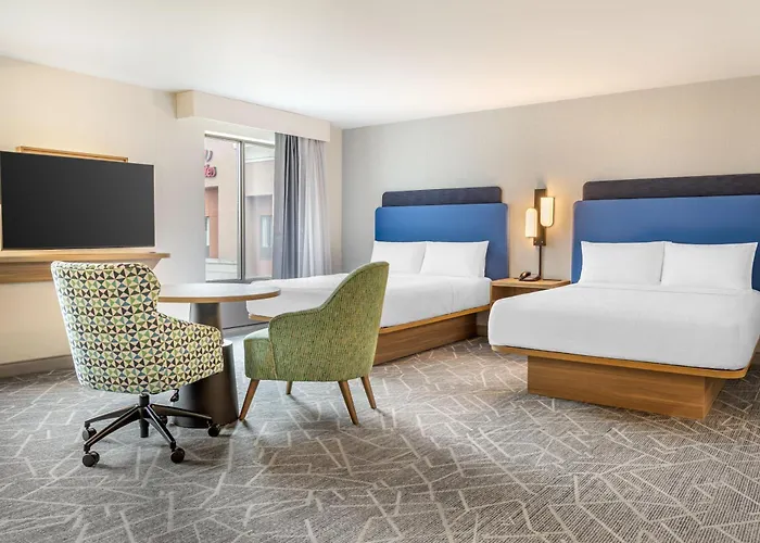Hampton Inn & Suites Cincinnati / Uptown - University Area