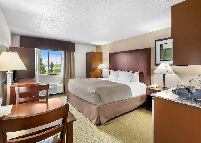 Clackamas Hotels With Pool