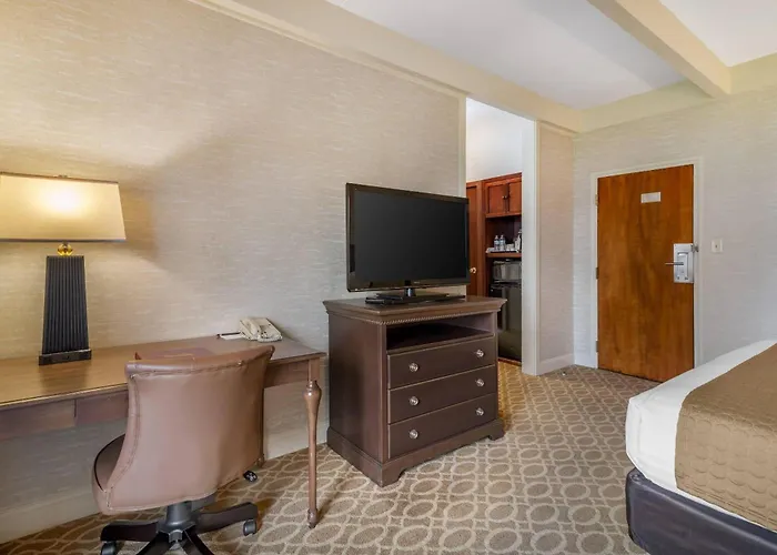 Ogdensburg Hotels