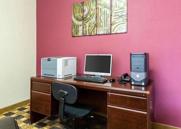 Quality Suites Huntsville Near University