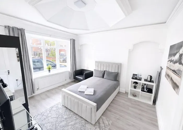 Birkenhead Hotels