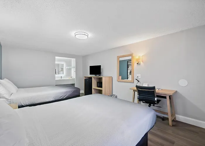 Lantana Hotels