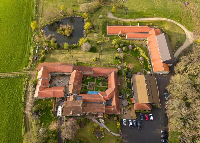Scarborough Hotels With Pool