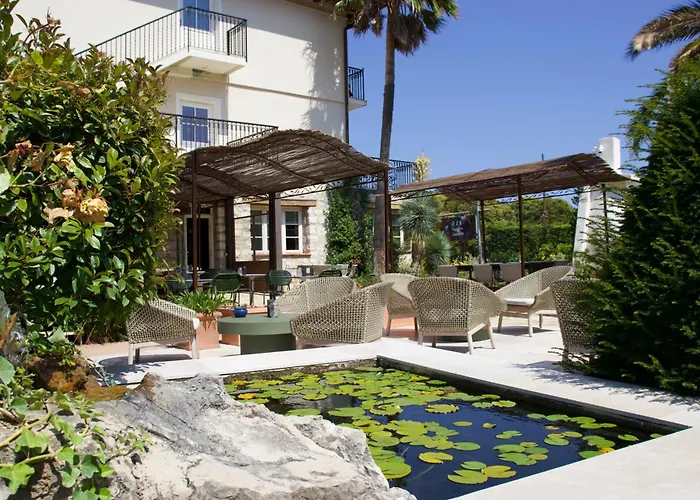 Hotels in Èze