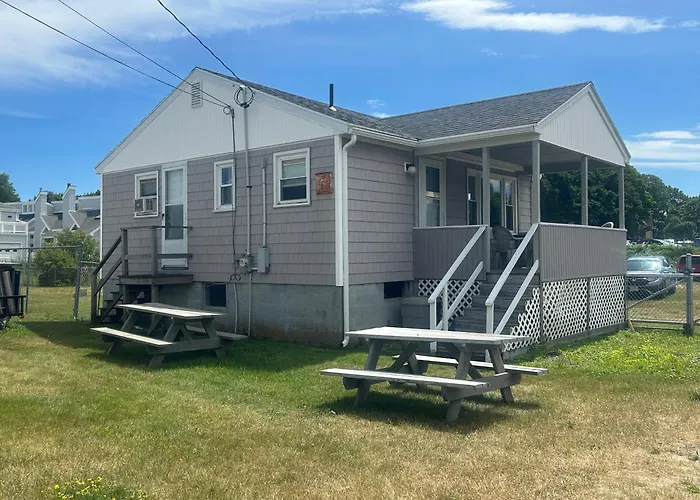 Sands By The Sea Motel
