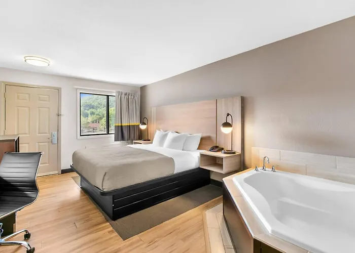 Super 8 By Wyndham Helen