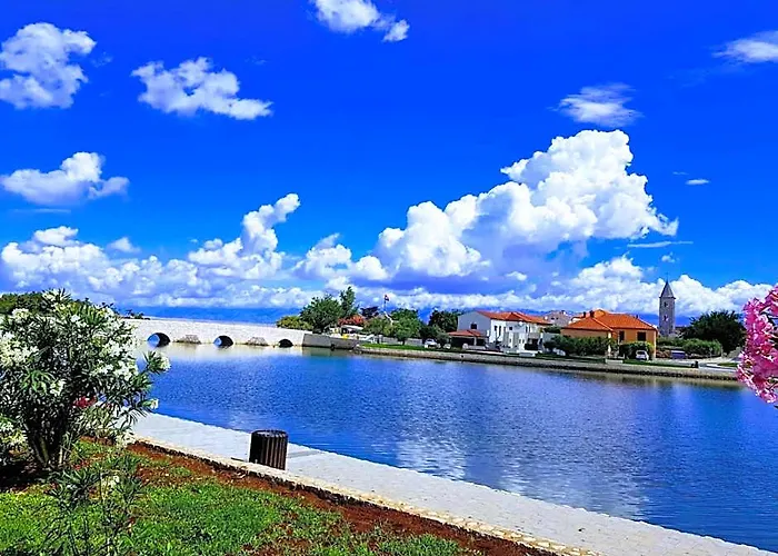 Hotels in Nin