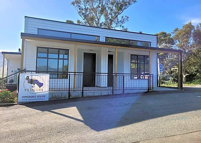 Lyttelton Hotels