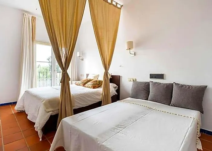 Almonte Hotels