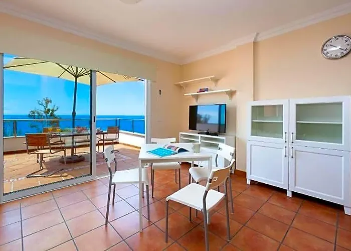 Hotels in Acantilado de los Gigantes