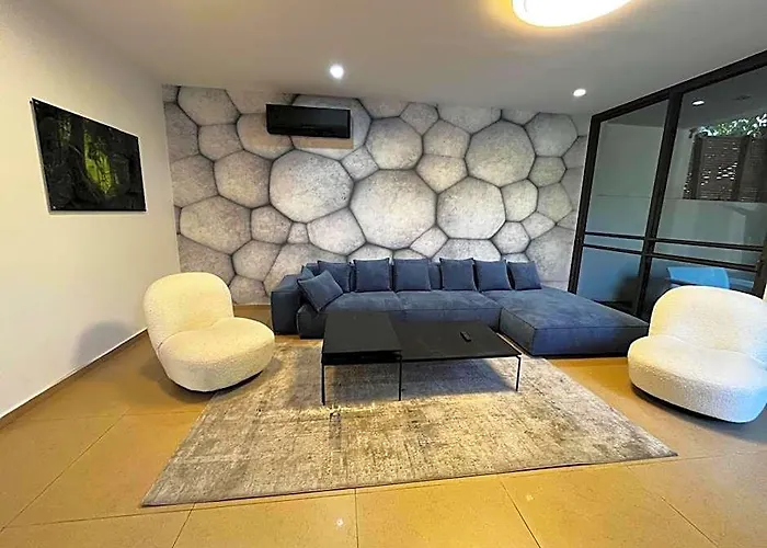 Hotels in Hod HaSharon