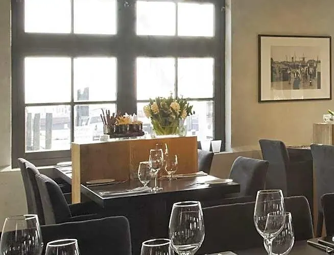 Oudeschild Hotels
